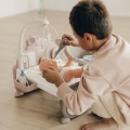SMOBY ELEKTRONICZNY KĄCIK OPIEKUNKI Z LALKĄ 220375