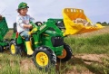 ROLLY TOYS TRAKTOR NA PEDAŁY Z ŁYŻKĄ POMPOWANE KOŁA, BIEGAMI I HAMULCEM JOHN DEERE 3-8 LAT 710126